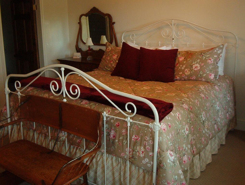 Jamestown Hotel Room photo