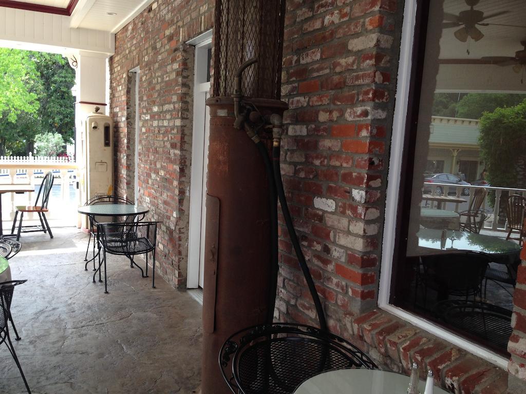 Jamestown Hotel Exterior photo